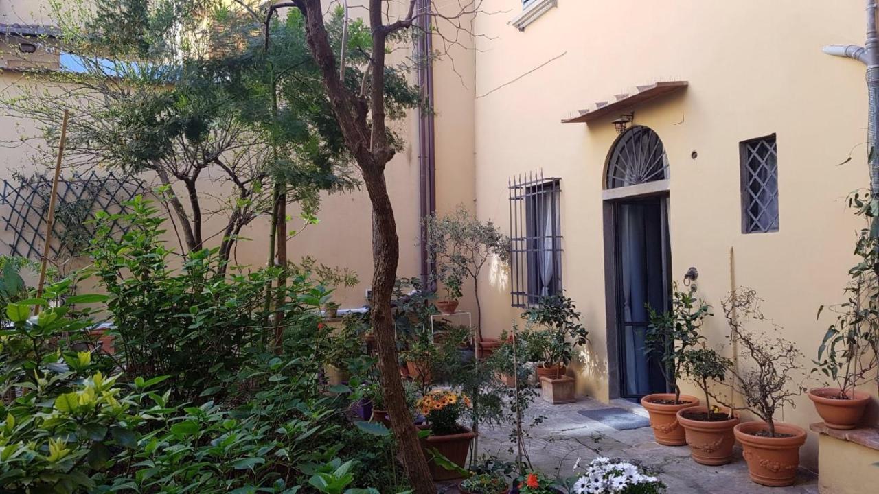 Cynthia'S Garden - Apartment With Private Garden In Santa Croce Firenze Bagian luar foto